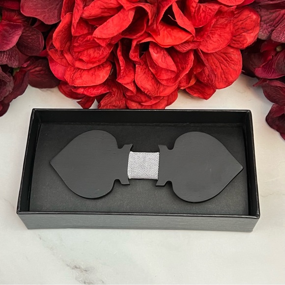 Hand Crafted Black Spade Wood Butterfly Bow Tie - Picture 13 of 16